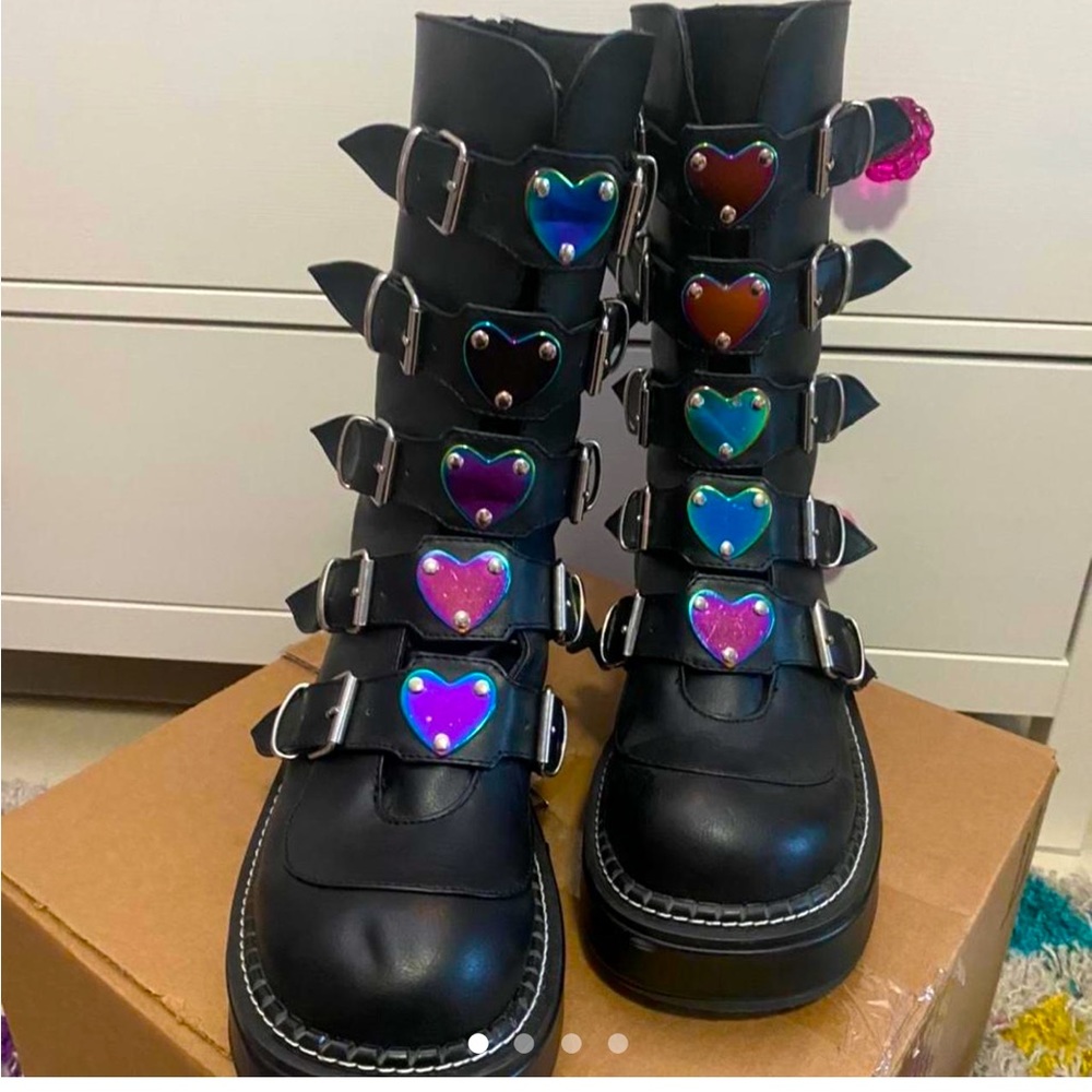 Demonia heart boots!